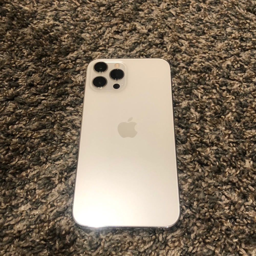 UNLOCKED Apple iPhone 12 pro max LIKE NEW